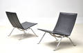 Poul Kjærholm 1929-1980. Par PK 22 hvilestole med sort Classic læder, Red label 2