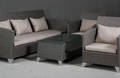 Loungesæt. Stor sofa, to stole samt sofabord, grålig polyrattan 4