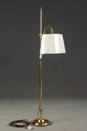 Stehlampe. Messing. 147 cm.  Diese Ware steht erneut zur Auktion unter der Warennummer rnrn4919483