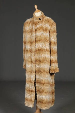 Kaninfrakke med knaplukning ved hals