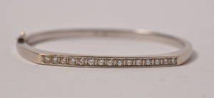 Armring af 14 kt. hvidguld, prydet med brillanter