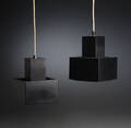 Lampeproducent. Et par pendler, sortlakeret metal, gitter. 2