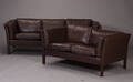 Dansk møbelproducent. To- og tre-pers. sofa 2 