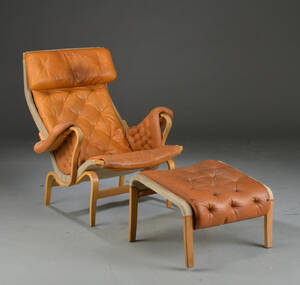  Bruno Mathsson. Pernilla lænestol med tilhørende skammel. 2 