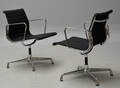 Charles Eames. Par armstole, model EA-108 2 