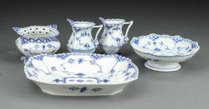 Royal Copenhagen. Musselmalede hel- og halvblonde kaffeservice