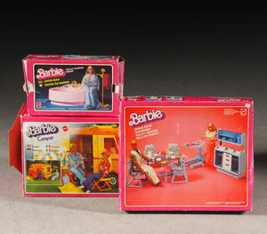 Samling Barbie-tillbehör i originalförpackningar, bl.a Camper 3