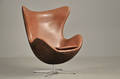 Arne Jacobsen 1902-1971. Hvilestol Ægget, Coffee Range Aniline læder