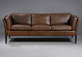 Mogens Hansen. Tre pers. sofa i brunt læder