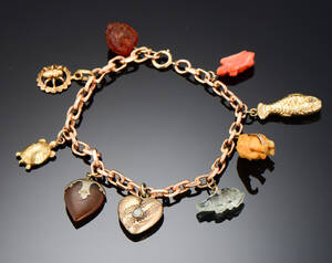 Guld armbånd med charms