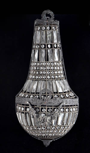 Vägglampett med glasprismor, 1900-talets andra hälft