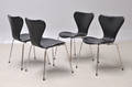Arne Jacobsen 1902 - 1971. Sæt på fire stole, model 3107, med sort læder 4