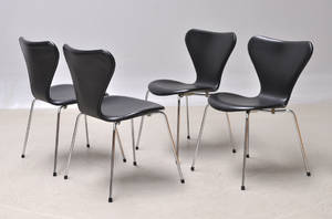 Arne Jacobsen 1902 - 1971. Sæt på fire stole, model 3107, med sort læder 4