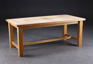 Ubekendt møbelproducent. Plankebord, massivt egetræ. Provencestil.