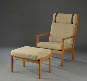 H. J. Wegner. Højrygget lænestol, model 65A H med skammel 2
