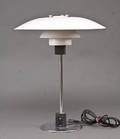 Poul Henningsen 1894-1967. PH 43 bordlampe.