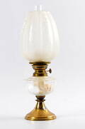 BORDSFOTOGENLAMPA, gulmetall och glas, 1900-tal.