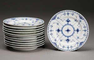 Kgl Porcelæn Musselmalet halvblonde tallerkener 12