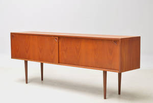Dansk Møbelproducent. Lav skænk i teak. 1950erne