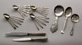 Diverse dele bestik af sterlingsølv og sølv samt sølvplet. 27