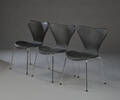  Arne Jacobsen 1902 - 1971. Tre syver stole, model 3107, 3.