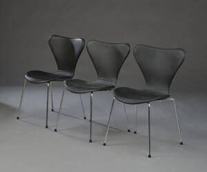  Arne Jacobsen 1902 - 1971. Tre syver stole, model 3107, 3.