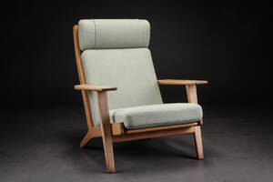 Hans J. Wegner. Lænestol af egetræ, model GA-290A