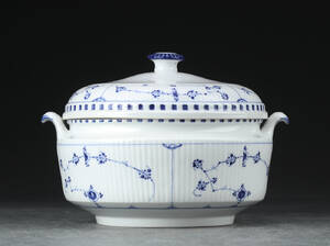 Royal Copenhagen. Kartoffelterrin, Musselmalet, ca. 1880