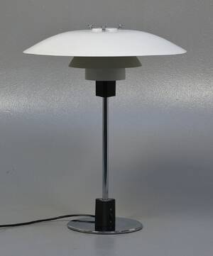 Poul Henningsen. PH 43 bordlampe af metal