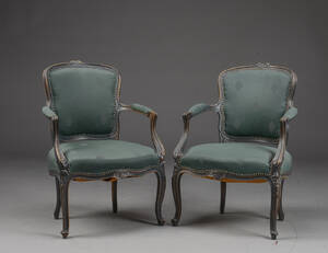 Et par armstole i rokoko-form. 2 Denne vare er sat til omsalg under nyt varenummer 4104138