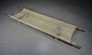 Civilforsvaret. Båre med kanvasbetræk