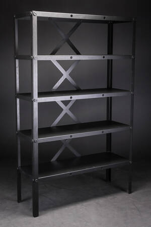 Hay reol. Sortlakeret stål