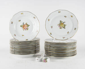 Herend. Mattallrikar, djupa tallrikar samt salt  peppar 26