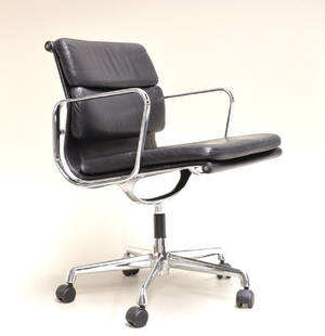 Charles Eames. Soft Pad Visitor armstol, Model EA-217