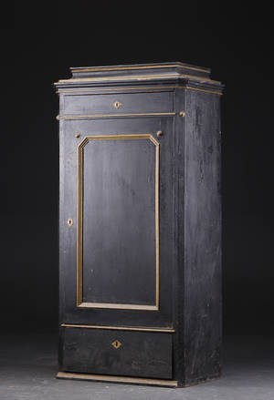 Skab af sortlakeret træ, ca. 1880