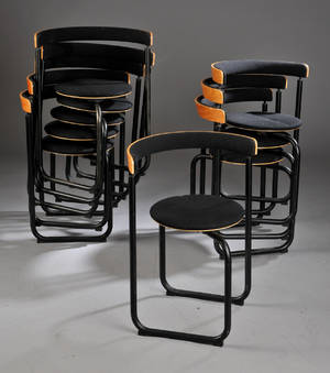 Sæt på otte stabelstole 8