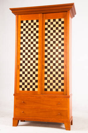 Schachbrettschrank von Shaker, Kirschbaum furniert