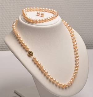 Smykkesæt med laksefarvede ferskvands kulturperler