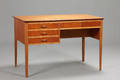 Dansk møbelproducent. Fritstående skrivebord teak