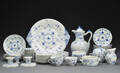 Royal Copenhagen. Musselmalet steldele af porcelæn 50 