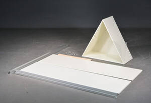 Peter J. Lassen, Montana. 2 Skyline-hylder samt trekantmodul 3