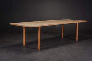 Hans J. Wegner. Sofabord af massivt egetræ