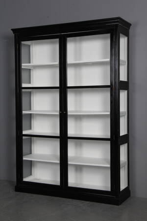 Vitrineskab. Sort.