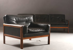 Komfort. Tre-pers sofa samt hvilestol
