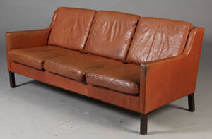 Dansk møbelproducent. Tre-pers. sofa, brunt læder  