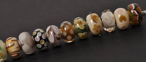 20 Charlotte Borgen beads beige nuancer 20