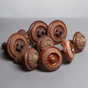 PARTI GARDINOMTAGS- HÅLLARE, 11 st, svarvat trä, 1900-tal