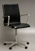 Arne Jacobsen. Oxford kontorstol, sort læder . 
