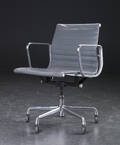 Charles Eames. Kontorstol fra serien Aluminium Group Konference, model EA 335 