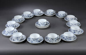 Royal Copenhagen. Musselmalet, riflet kaffeservice af porcelæn, nr. 170. 32